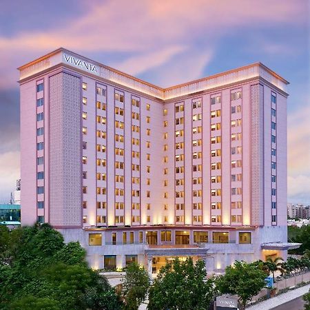 Vivanta Ahmedabad Sg Highway Exterior photo