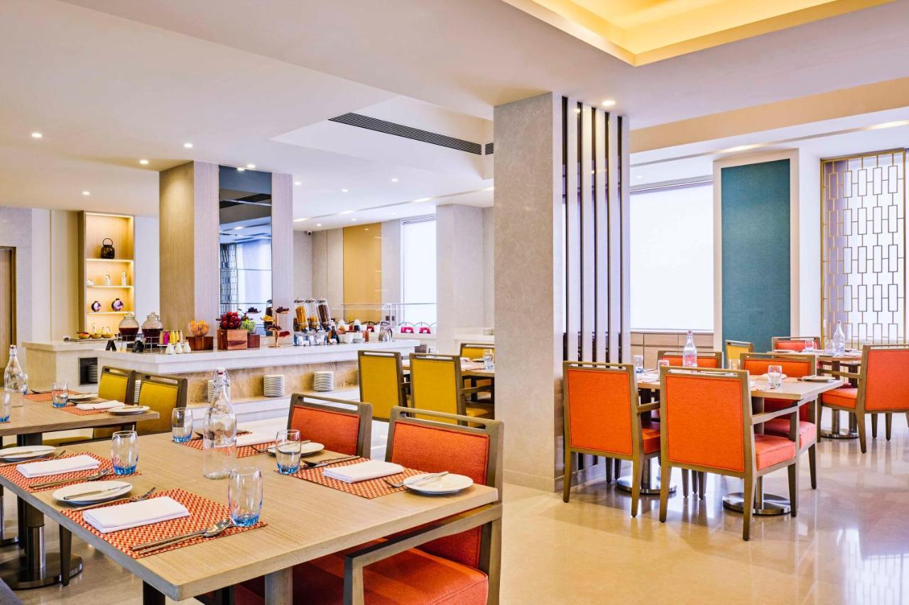Vivanta Ahmedabad Sg Highway Exterior photo