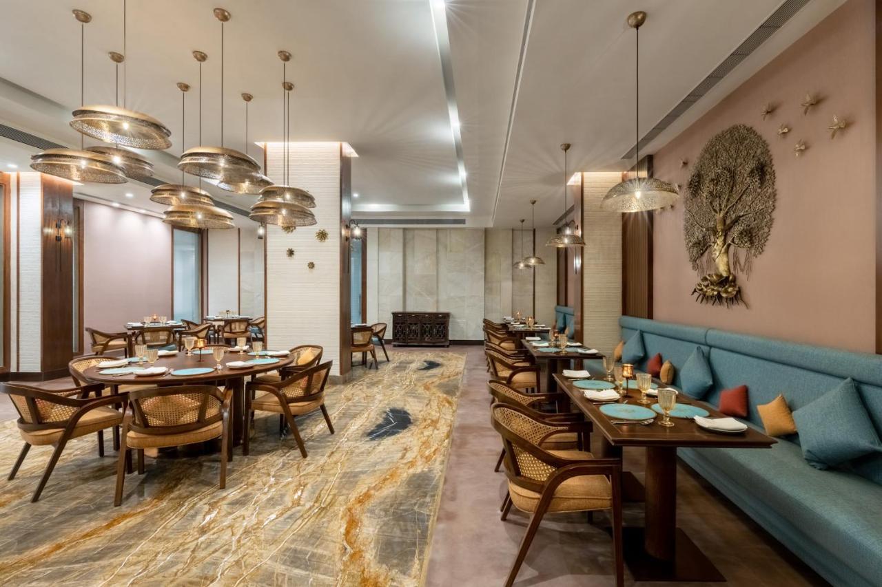 Vivanta Ahmedabad Sg Highway Exterior photo