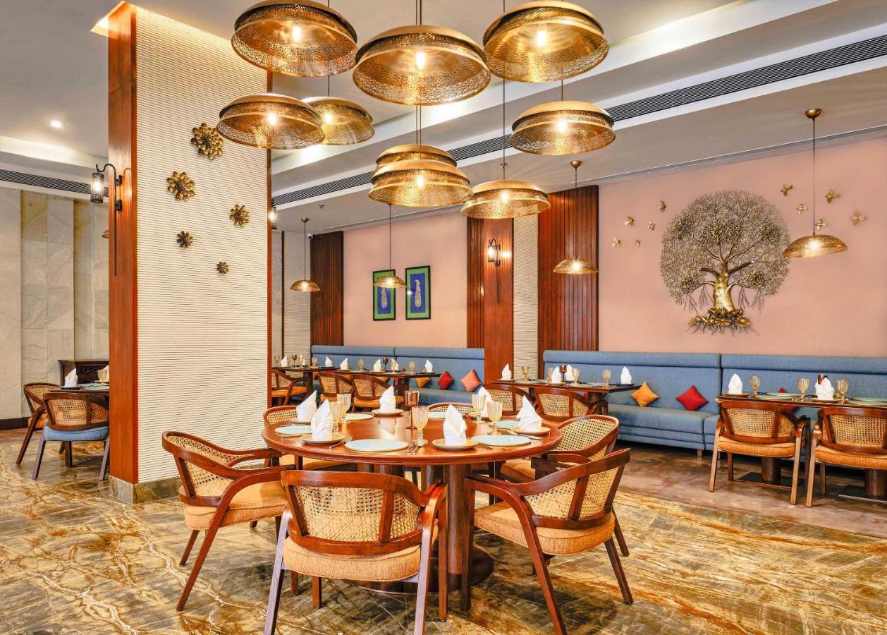 Vivanta Ahmedabad Sg Highway Exterior photo