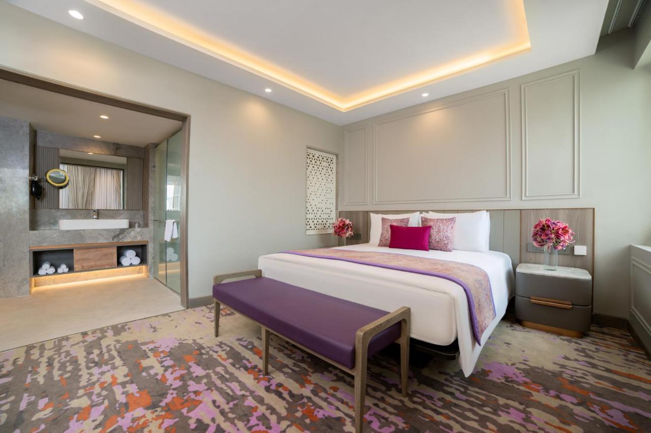 Vivanta Ahmedabad Sg Highway Exterior photo