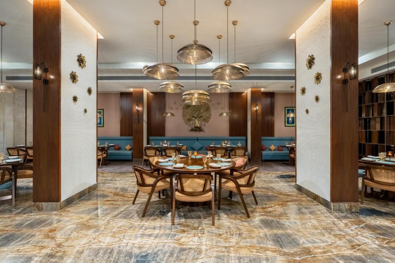 Vivanta Ahmedabad Sg Highway Exterior photo
