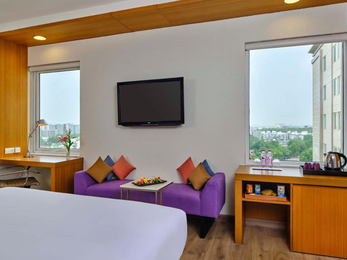 Vivanta Ahmedabad Sg Highway Exterior photo