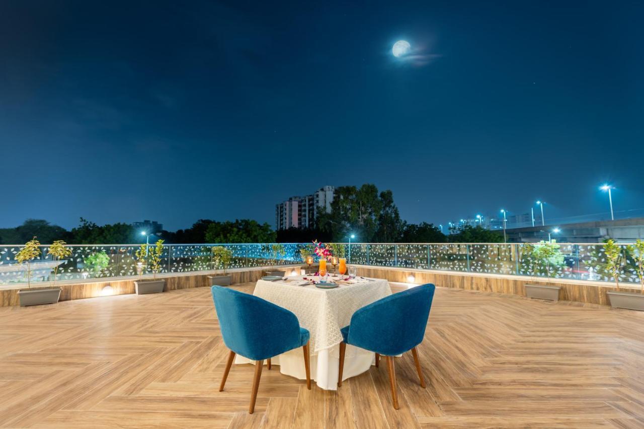 Vivanta Ahmedabad Sg Highway Exterior photo