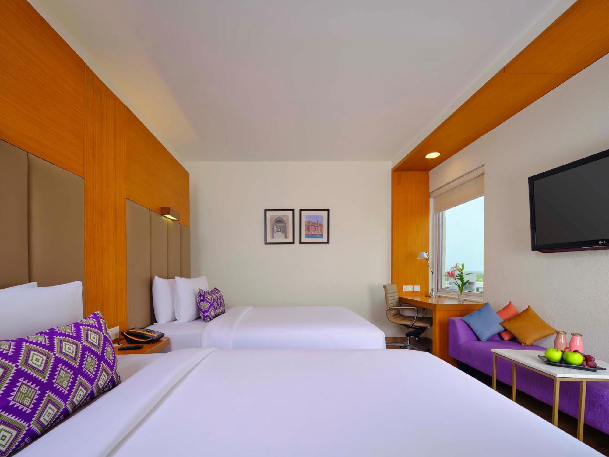 Vivanta Ahmedabad Sg Highway Exterior photo