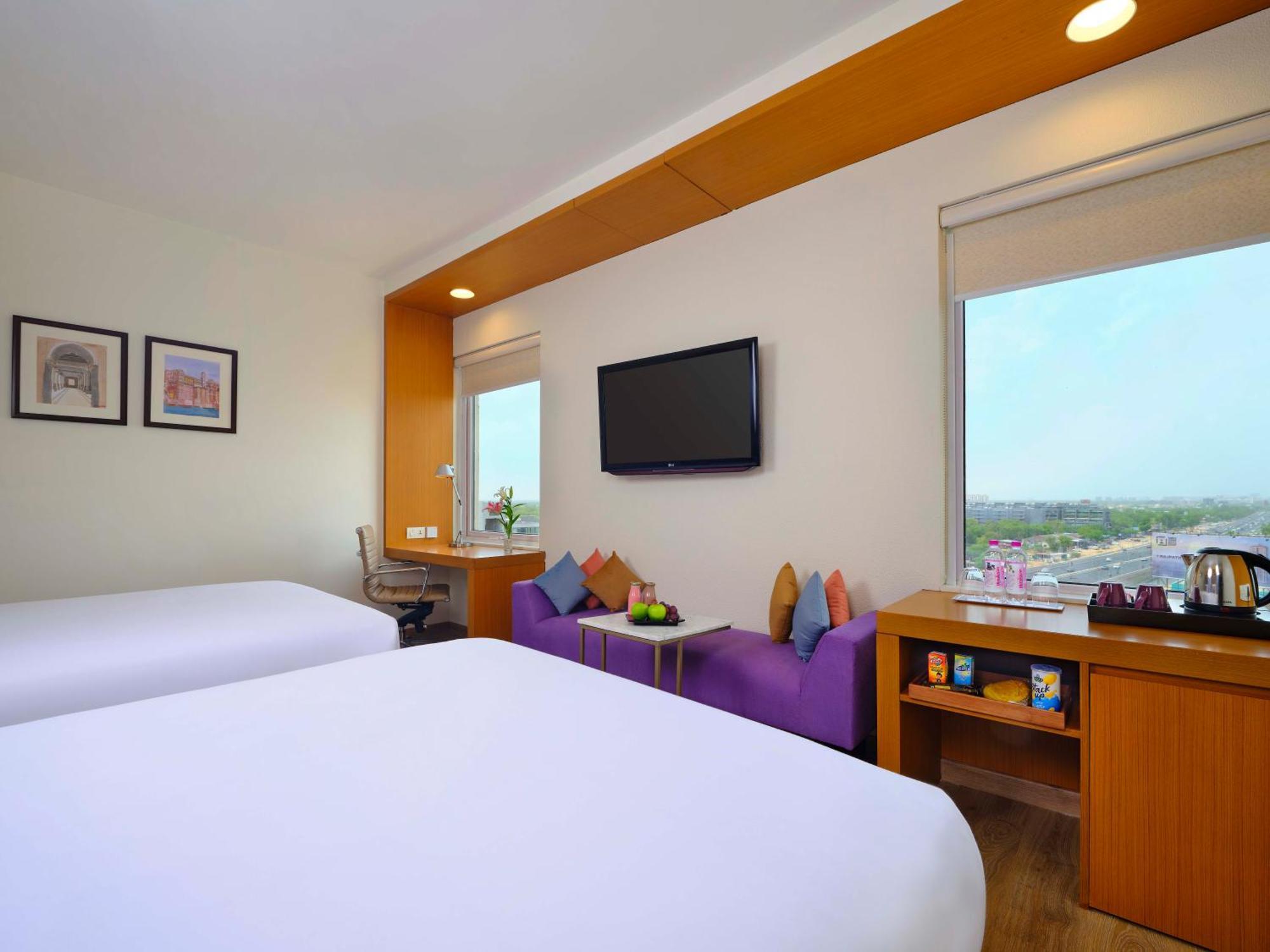 Vivanta Ahmedabad Sg Highway Exterior photo