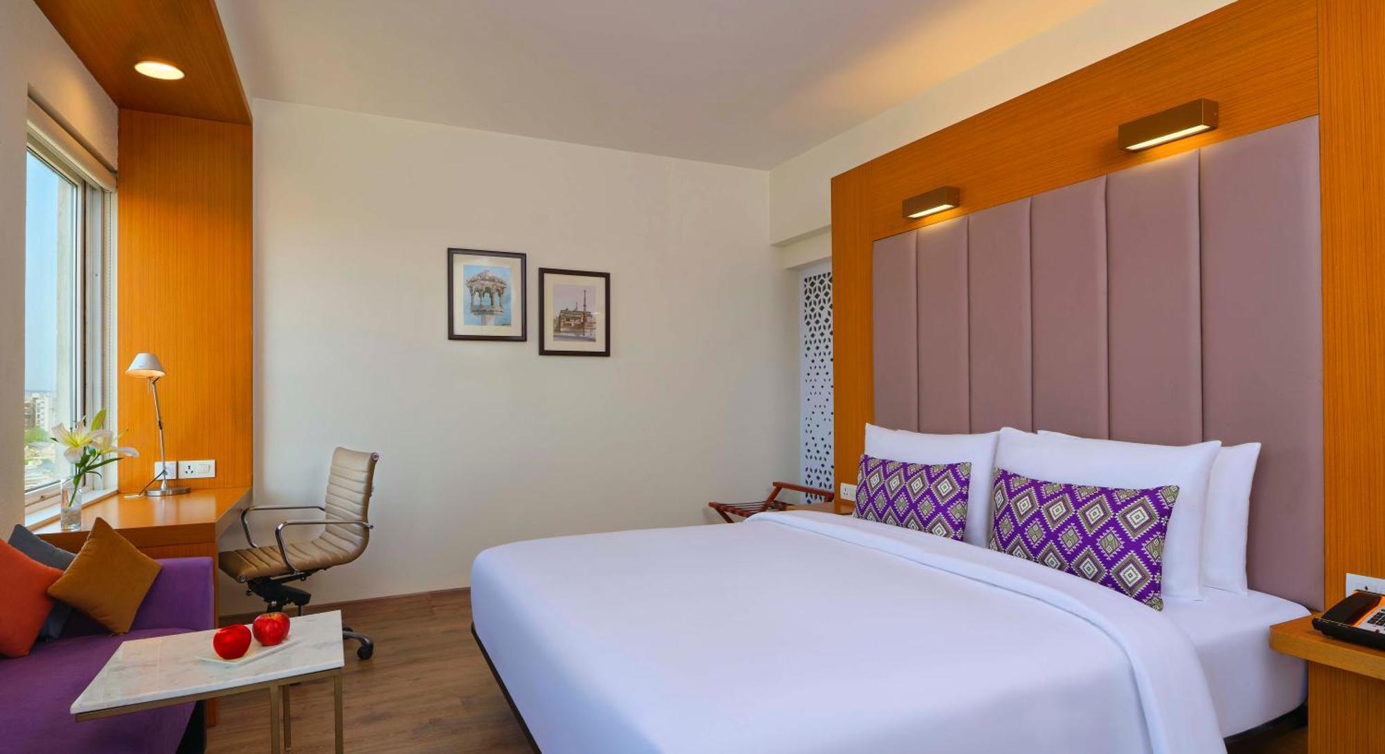 Vivanta Ahmedabad Sg Highway Exterior photo
