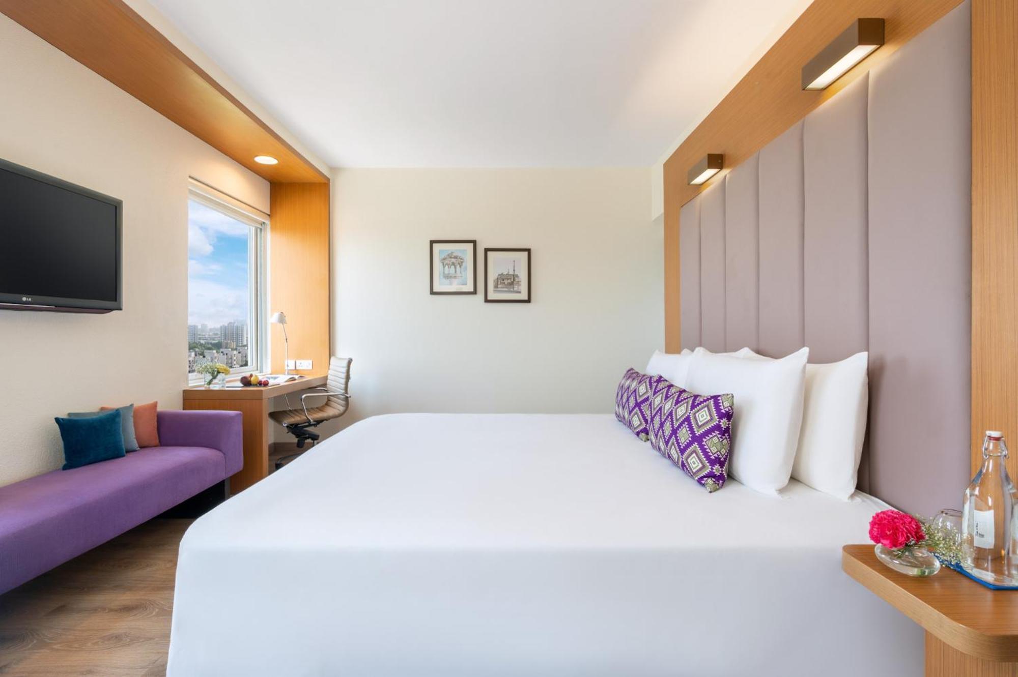 Vivanta Ahmedabad Sg Highway Exterior photo