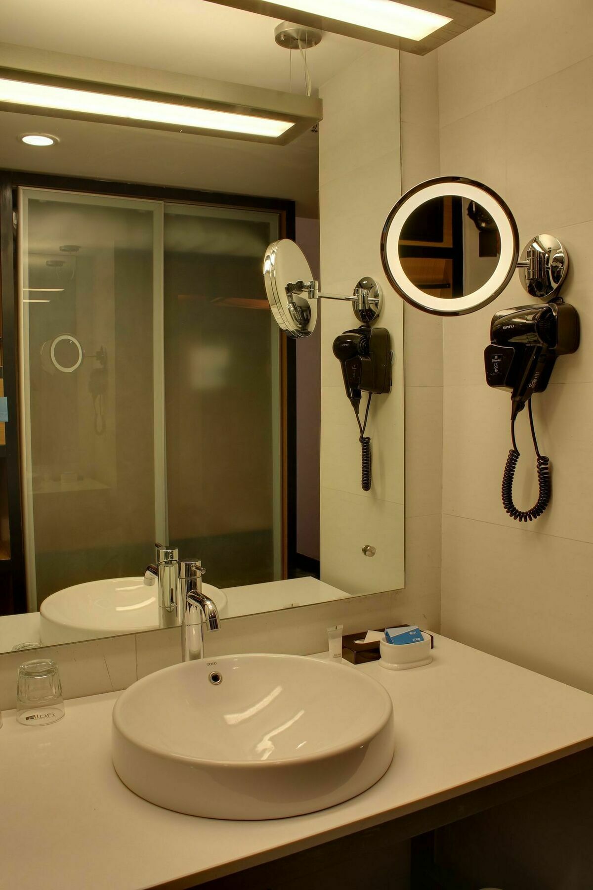 Vivanta Ahmedabad Sg Highway Exterior photo