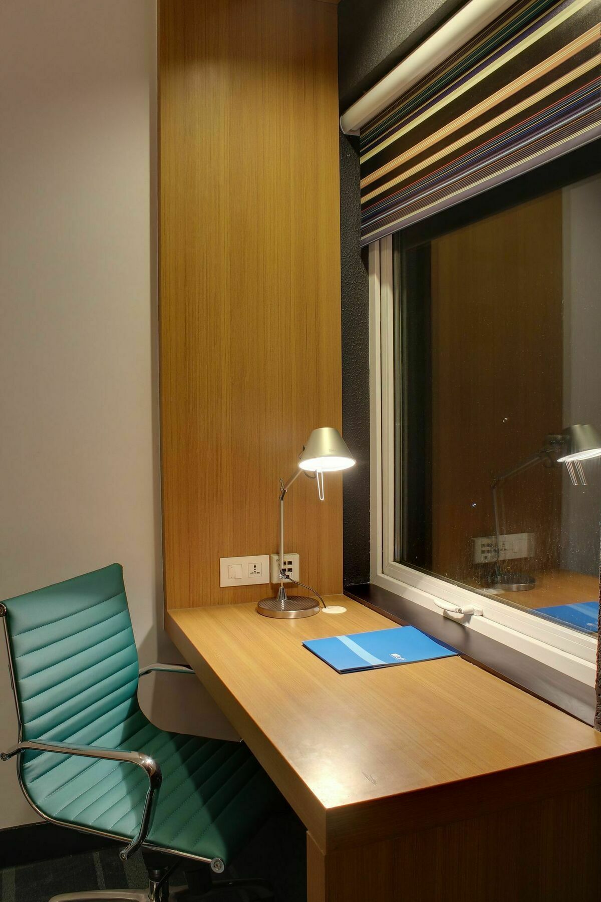 Vivanta Ahmedabad Sg Highway Exterior photo