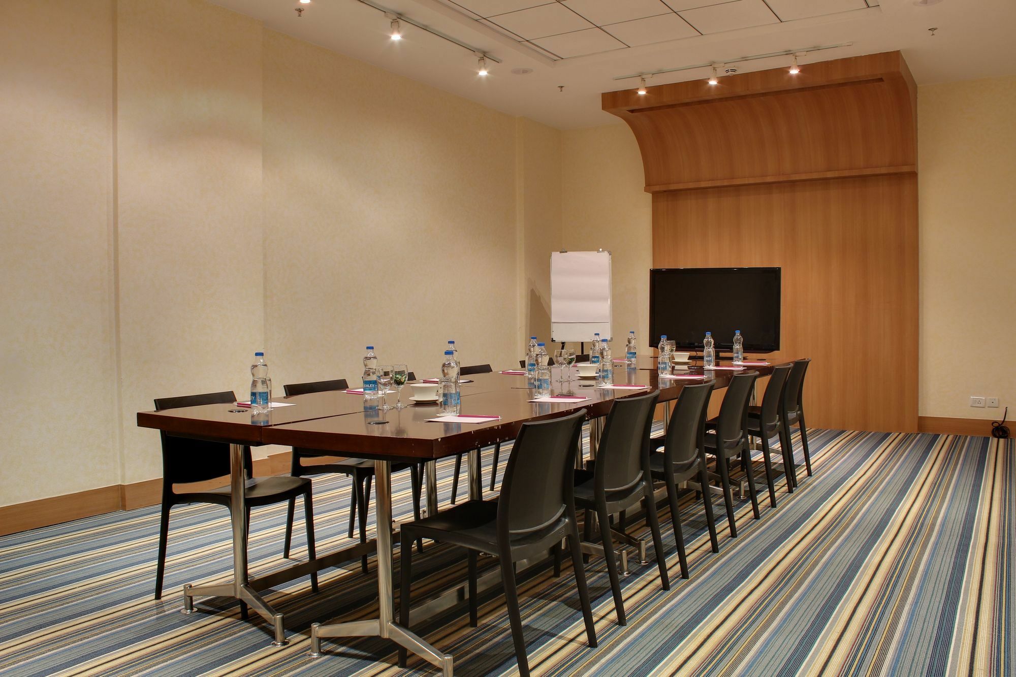 Vivanta Ahmedabad Sg Highway Exterior photo