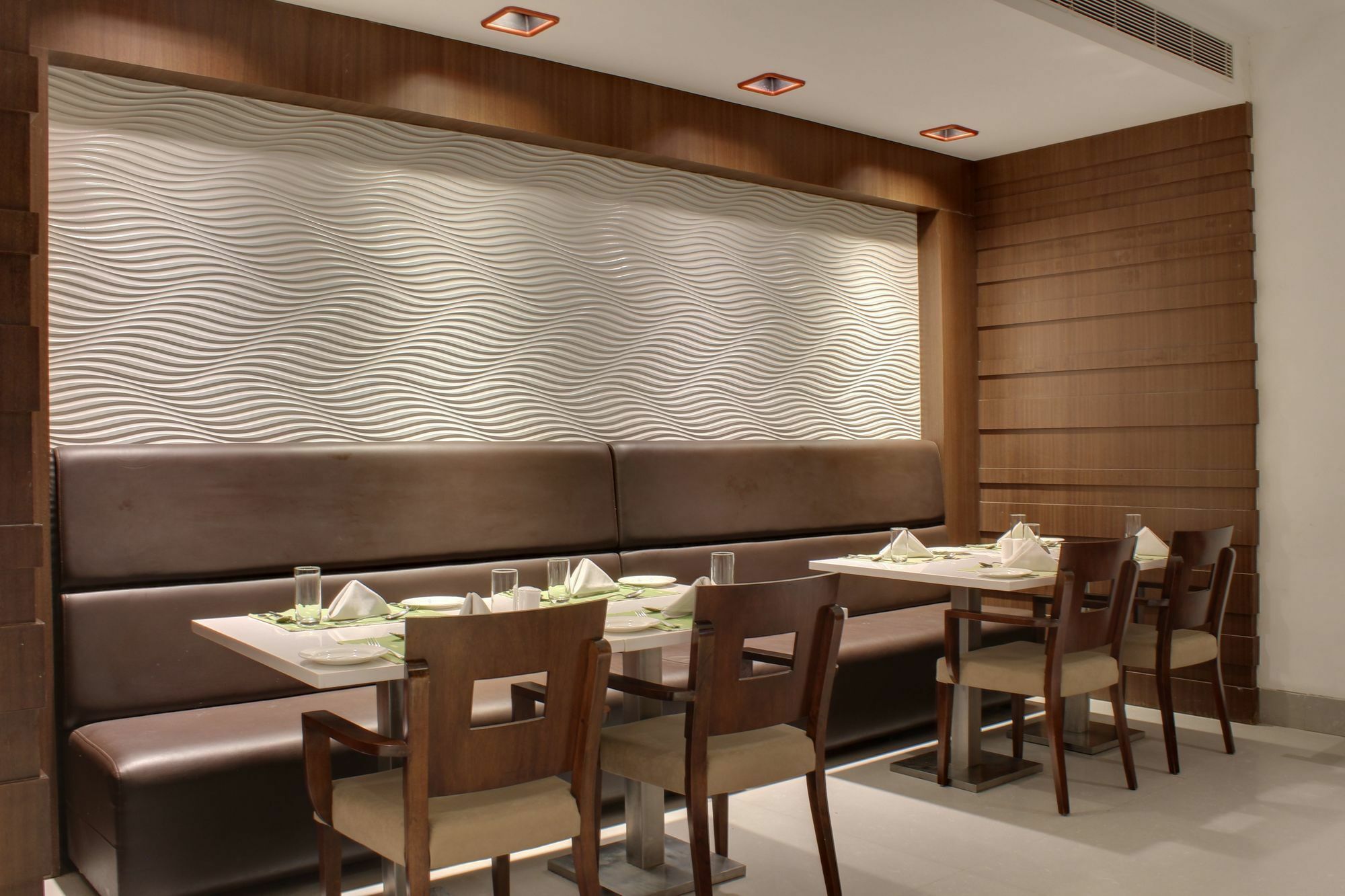 Vivanta Ahmedabad Sg Highway Exterior photo